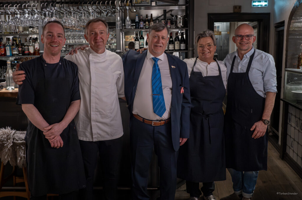 120 ars fødselsdag fest 28