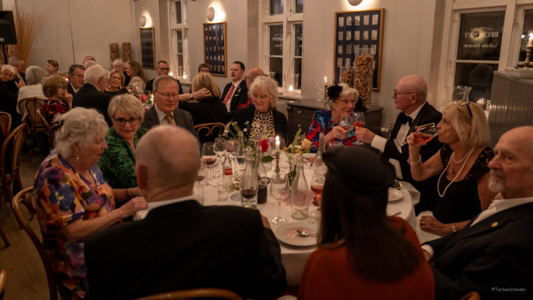 120 ars fødselsdag fest 34