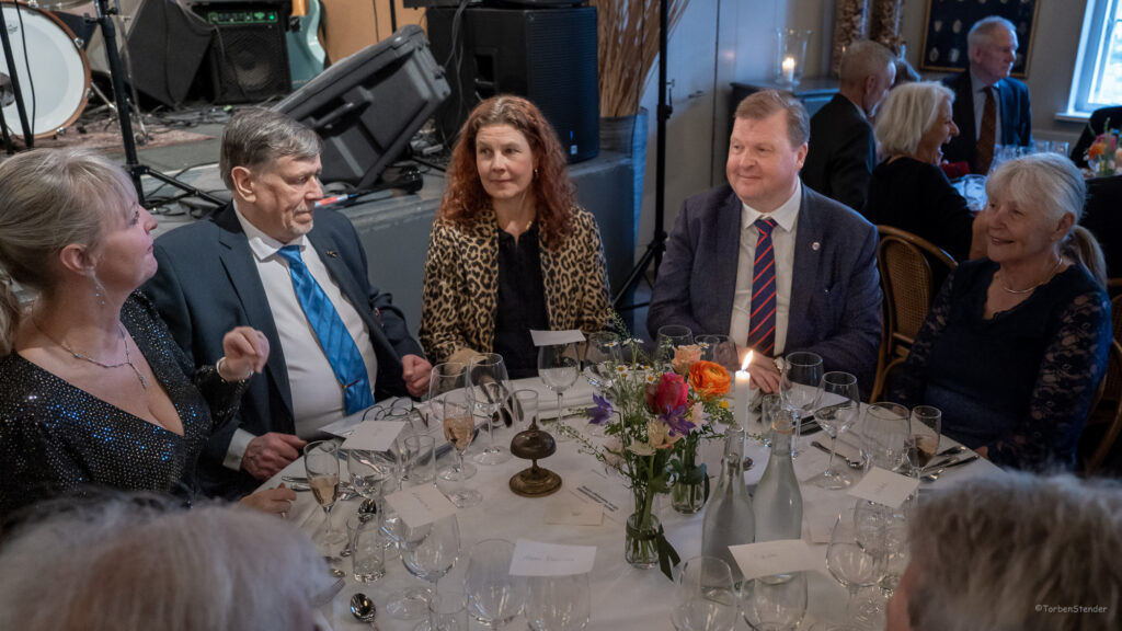 120 ars fødselsdag fest 8